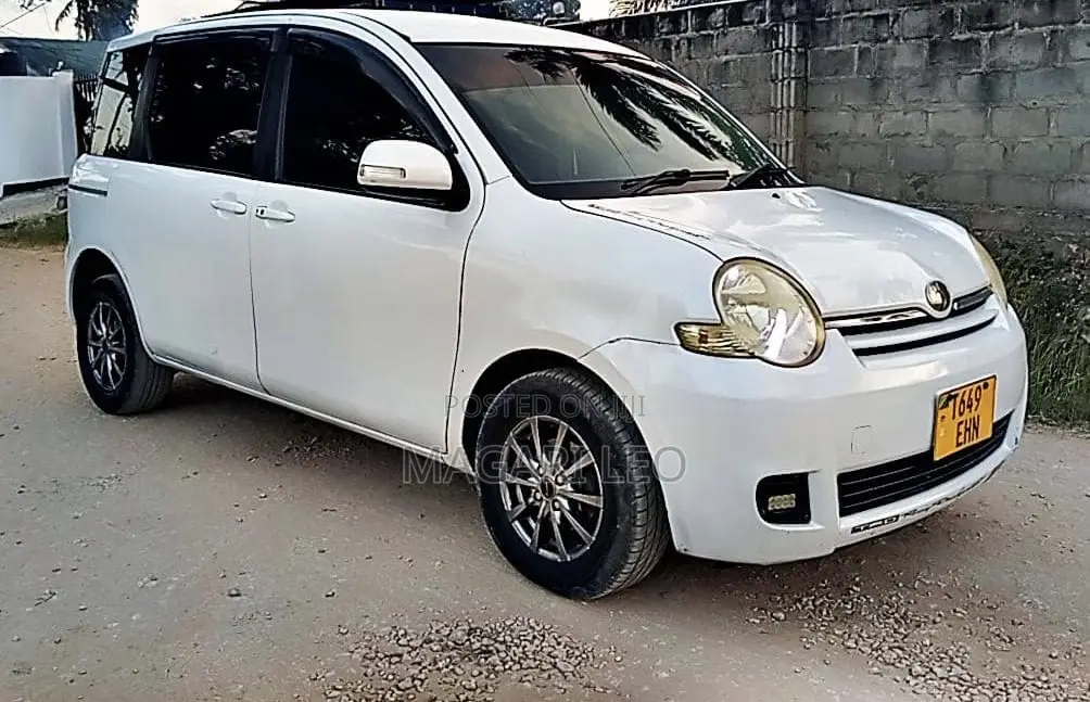Toyota Sienta 1.5 FWD 2005 White