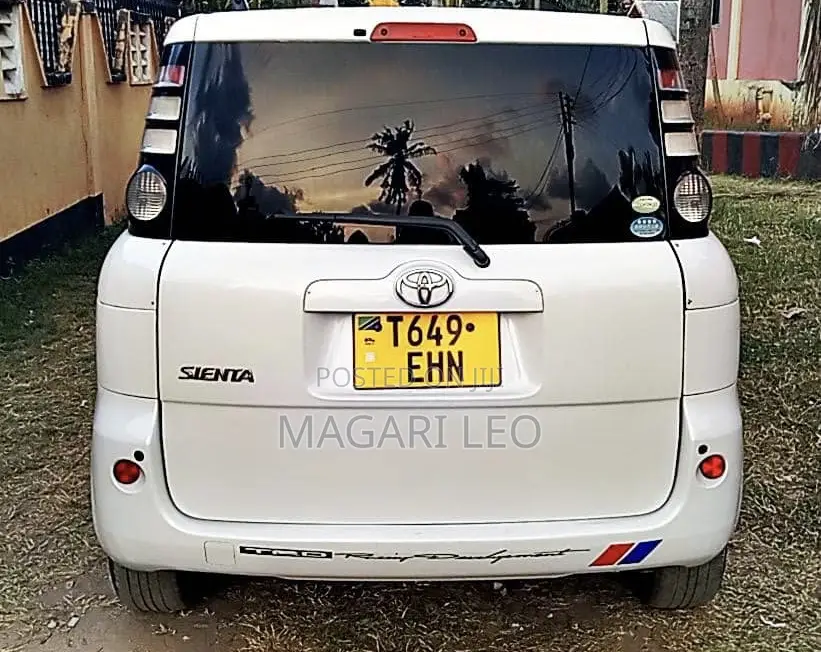 Toyota Sienta 1.5 FWD 2005 White