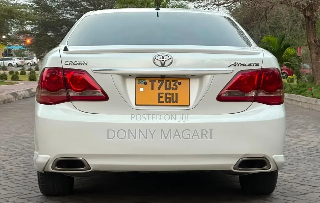 Toyota Crown 2009 White
