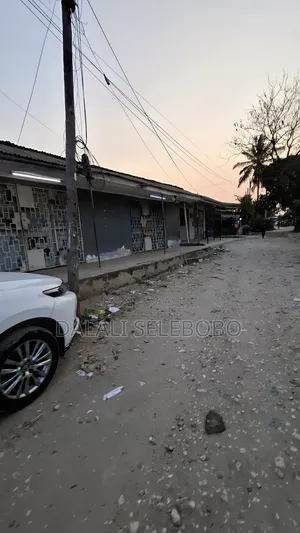 5bdrm Bungalow in Sinza Legho for sale