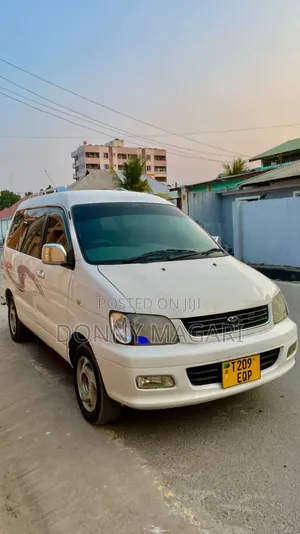 Toyota Noah 2001 White