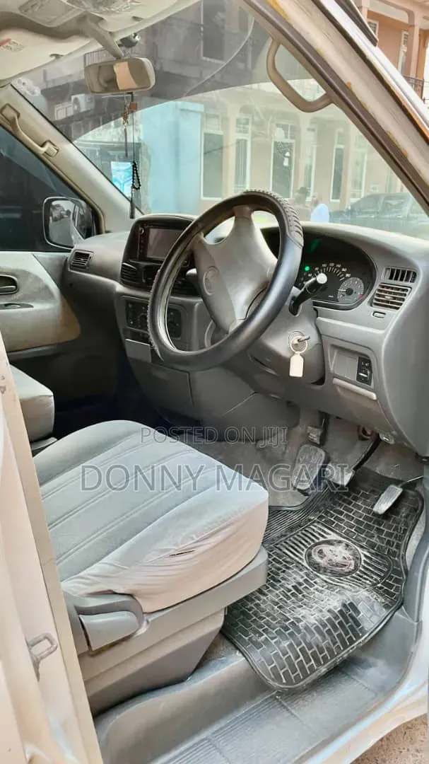 Toyota Noah 2001 White