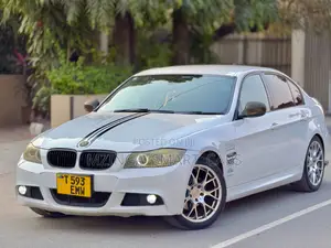 BMW 3 Series 2011 White