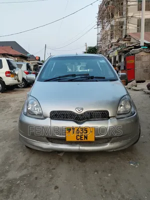 Toyota Vitz 2004 Silver