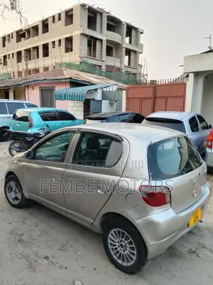 Toyota Vitz 2004 Silver