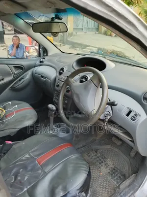 Toyota Vitz 2004 Silver
