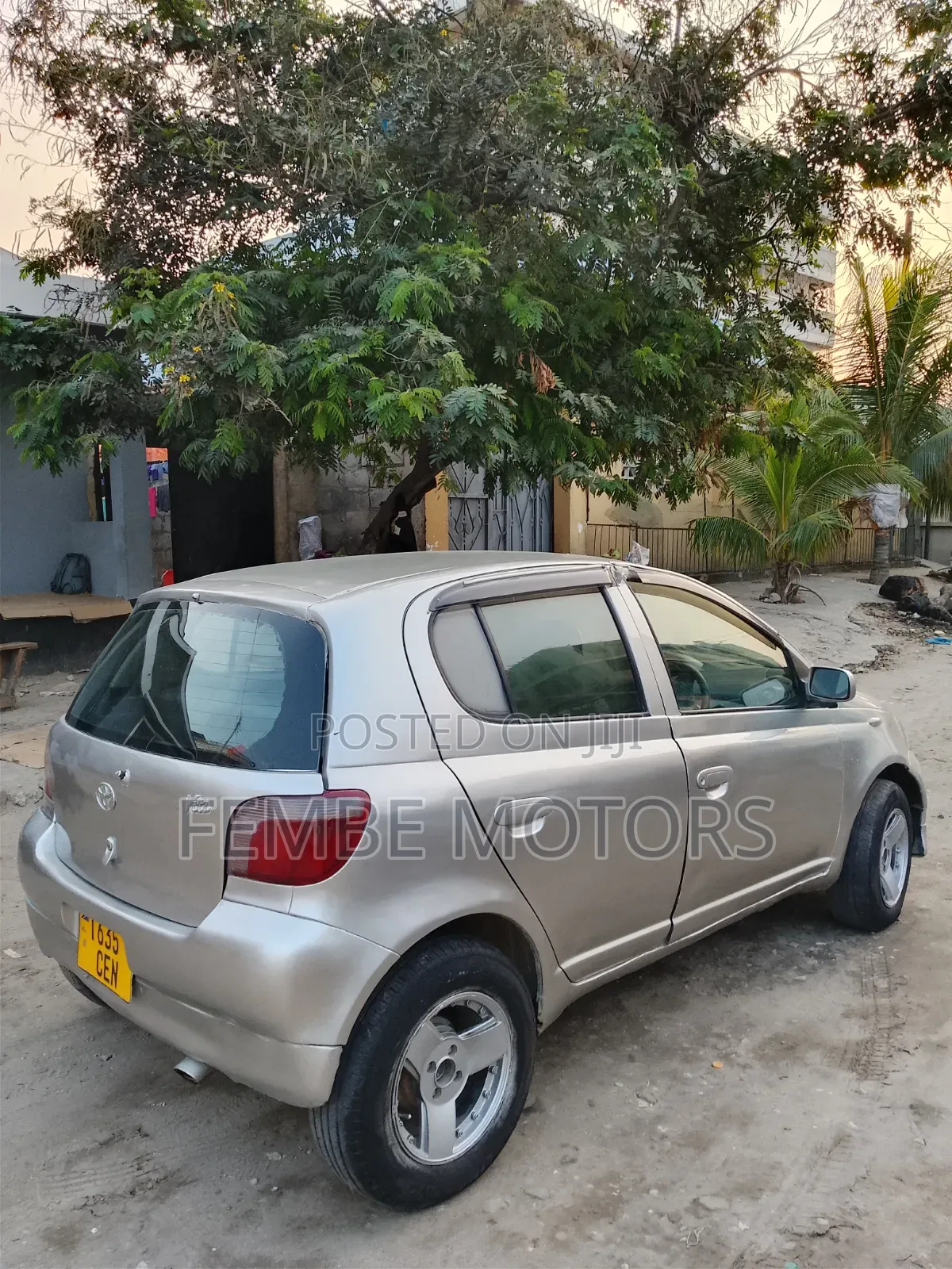 Toyota Vitz 2004 Silver
