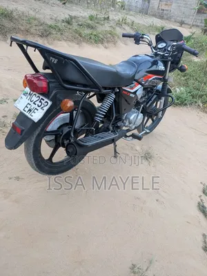 TVS HLX 125 2025 Black