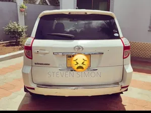 Toyota Vanguard 2011 White
