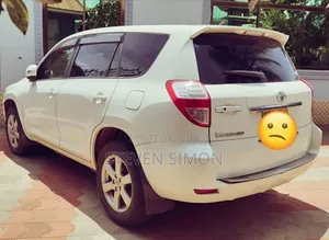 Toyota Vanguard 2011 White