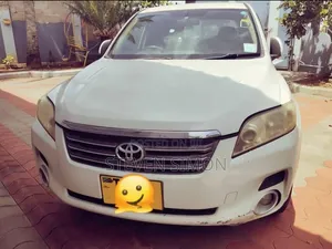 Toyota Vanguard 2011 White