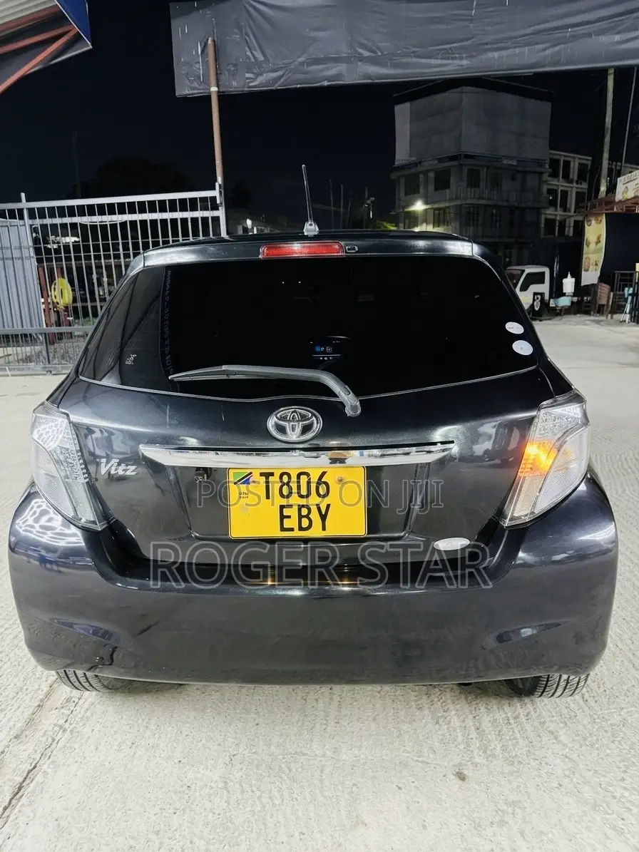 Toyota Vitz 2011 Black