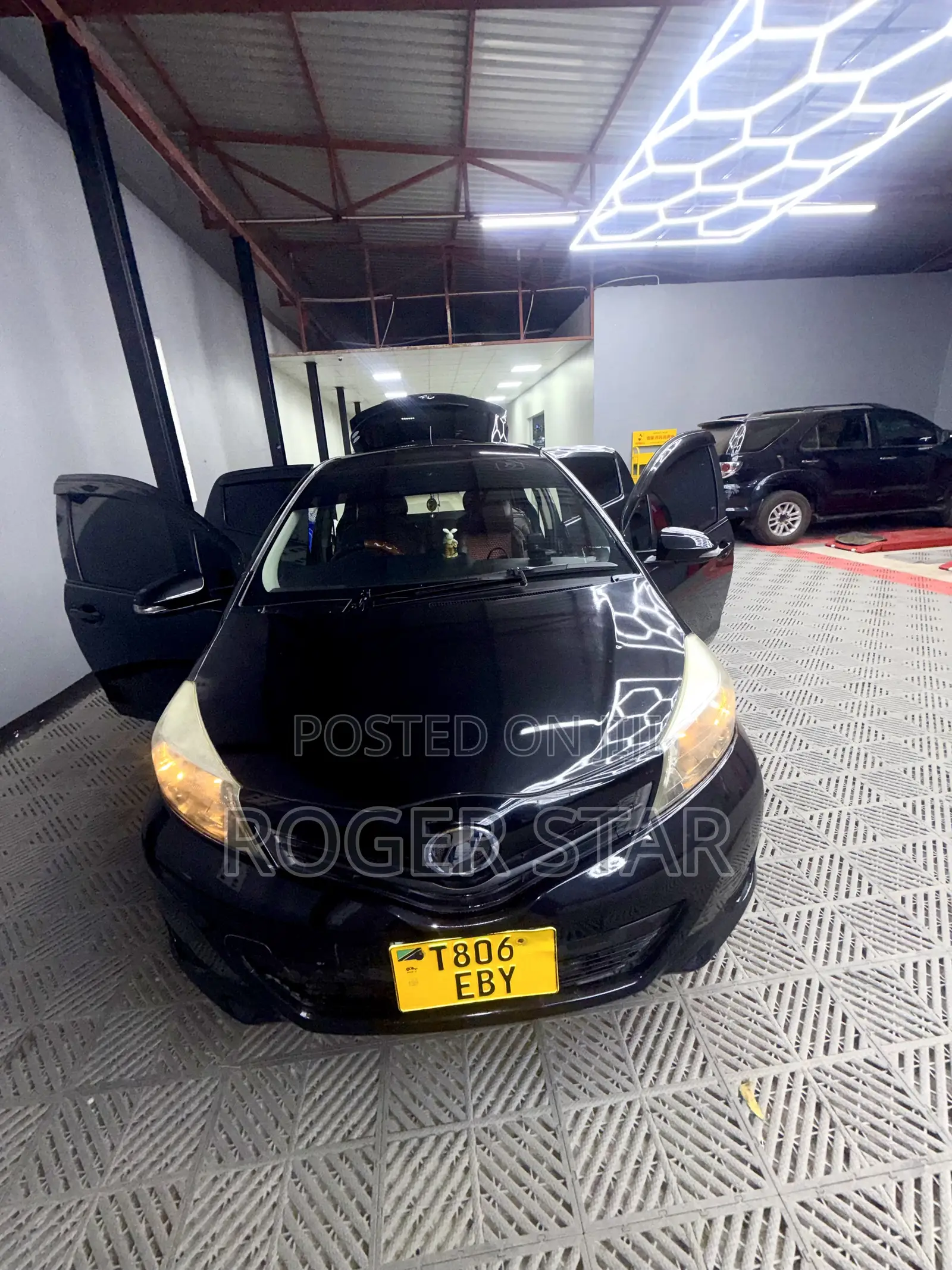 Toyota Vitz 2011 Black