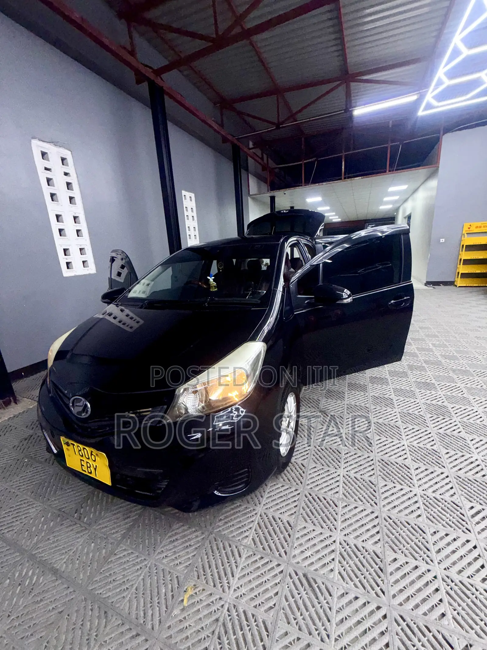 Toyota Vitz 2011 Black