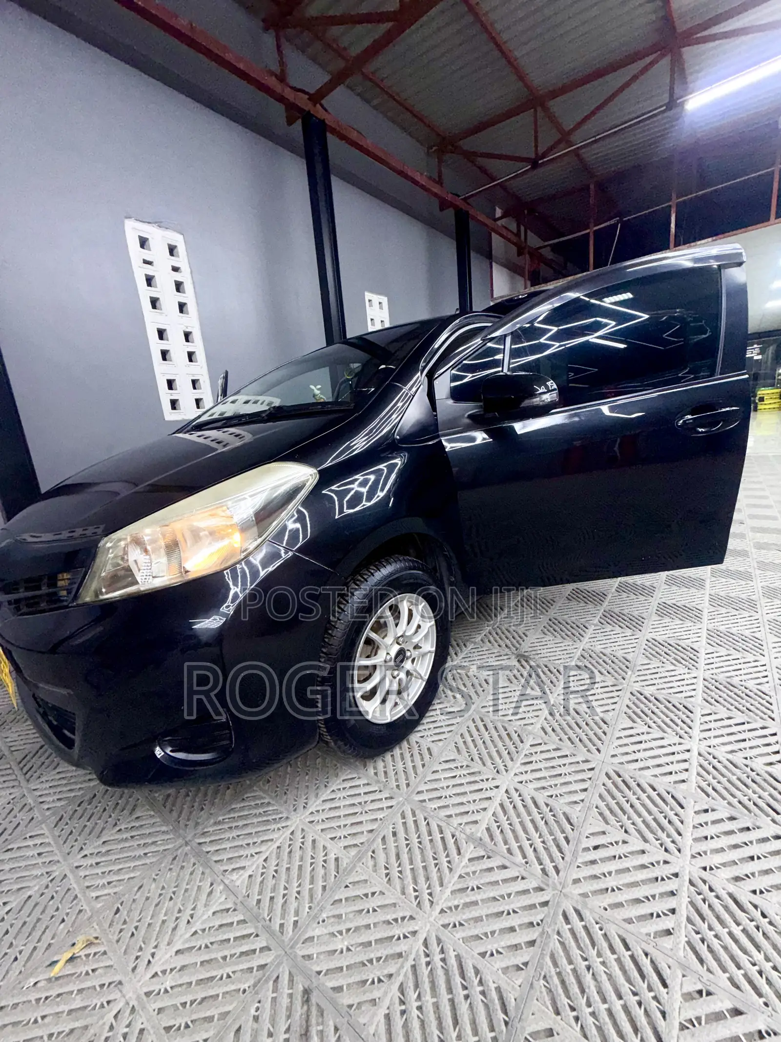 Toyota Vitz 2011 Black