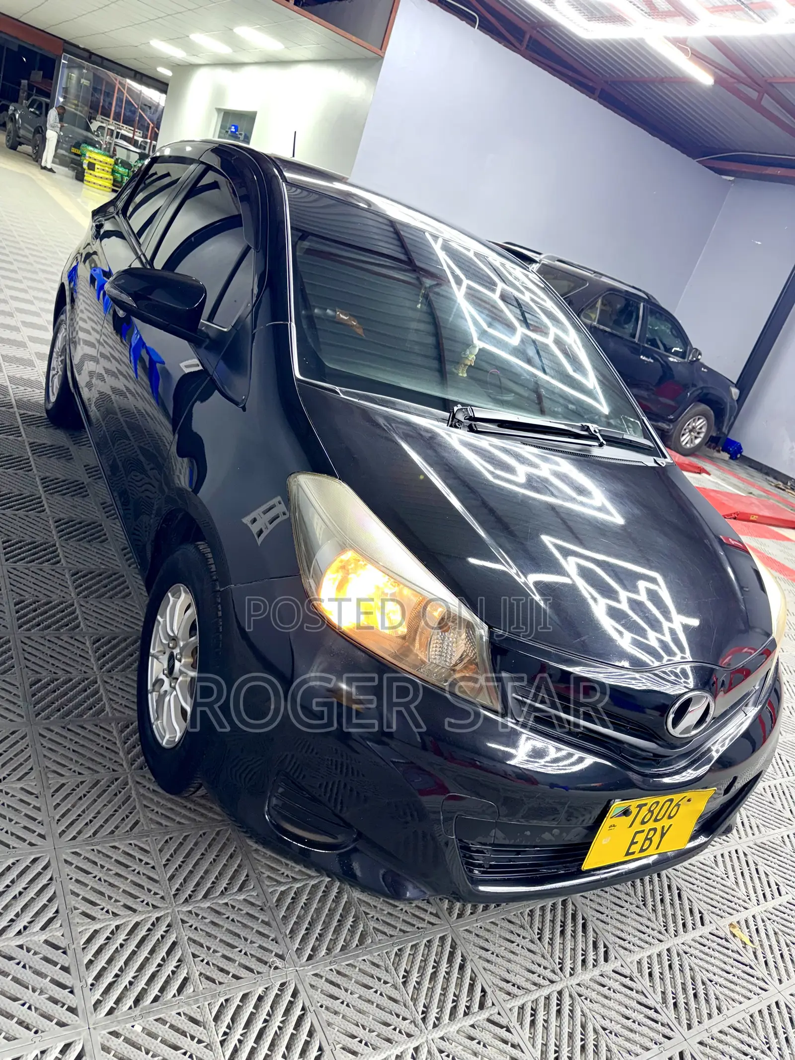 Toyota Vitz 2011 Black