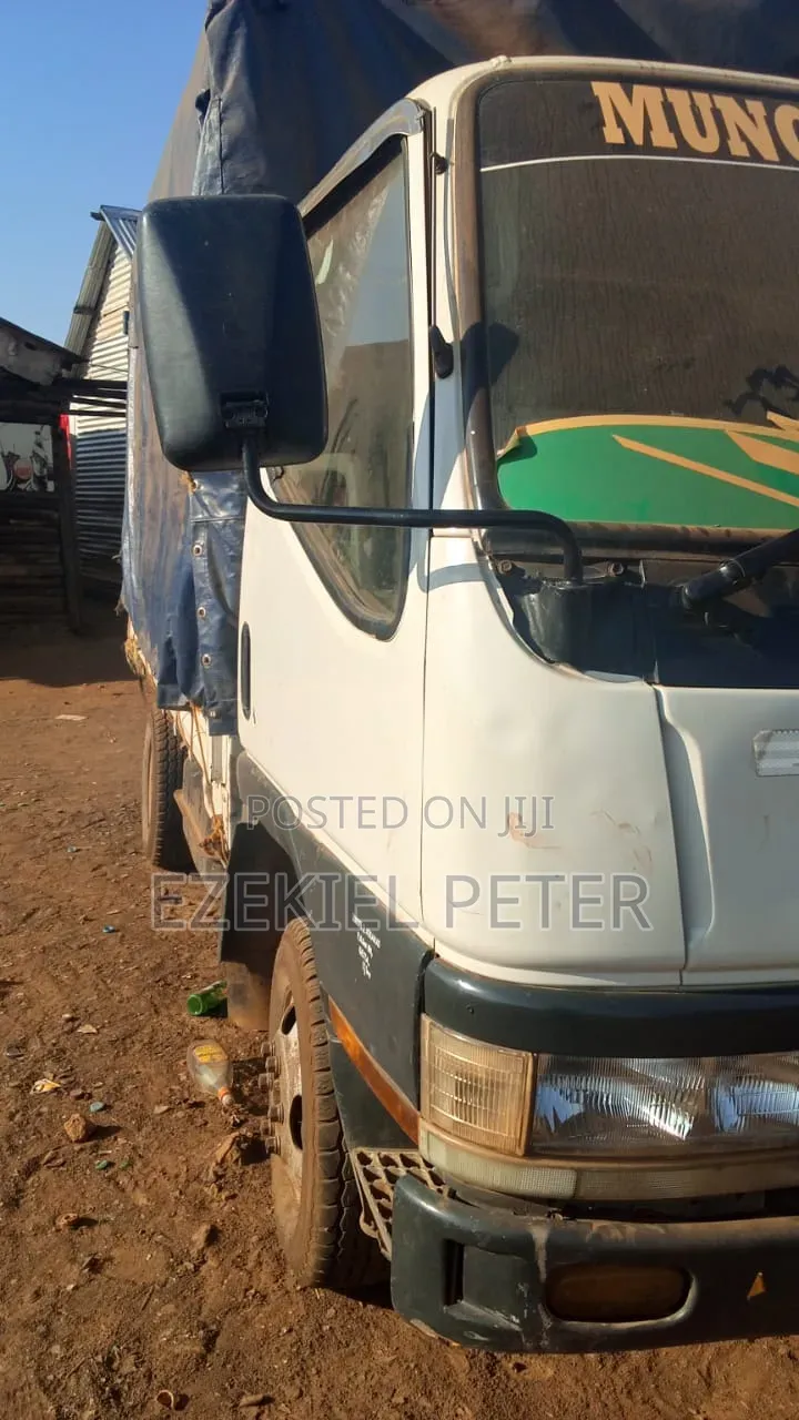 Mitsubish Canter Guts 2004 White