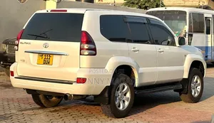Toyota Land Cruiser Prado 2005 White