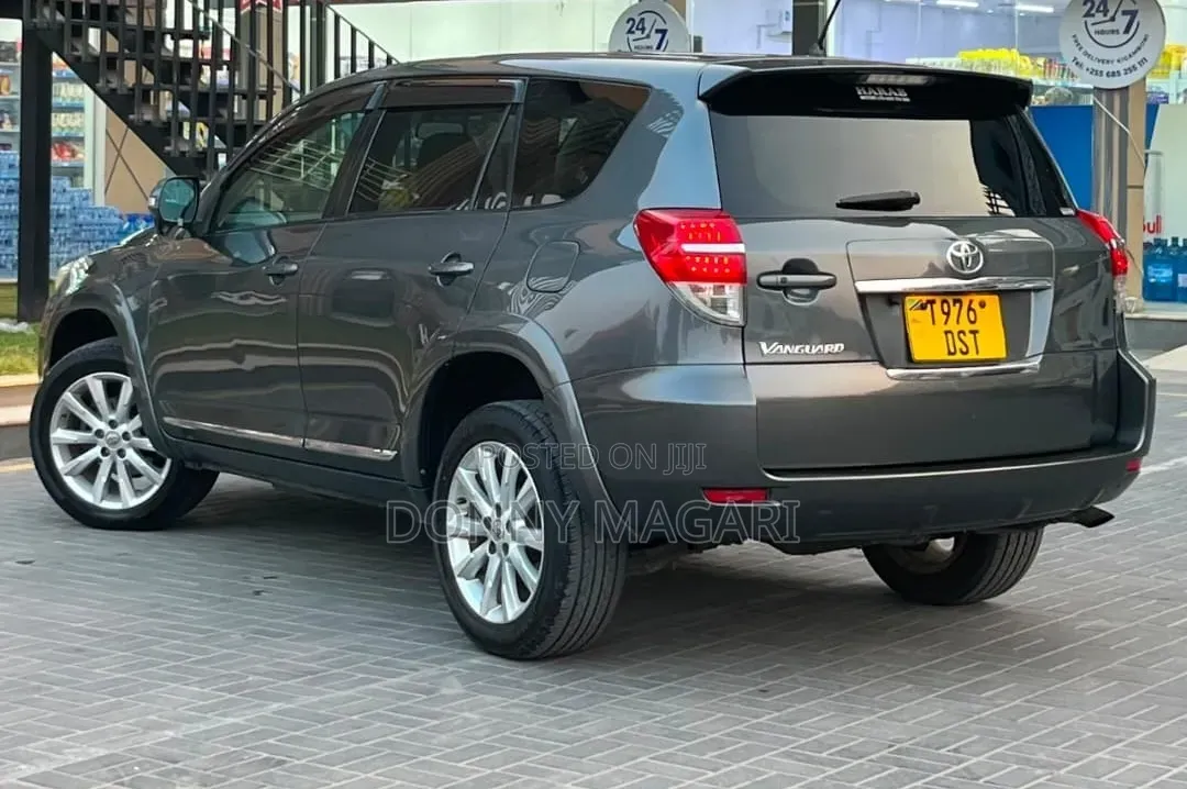 Toyota Vanguard 2010 Gray