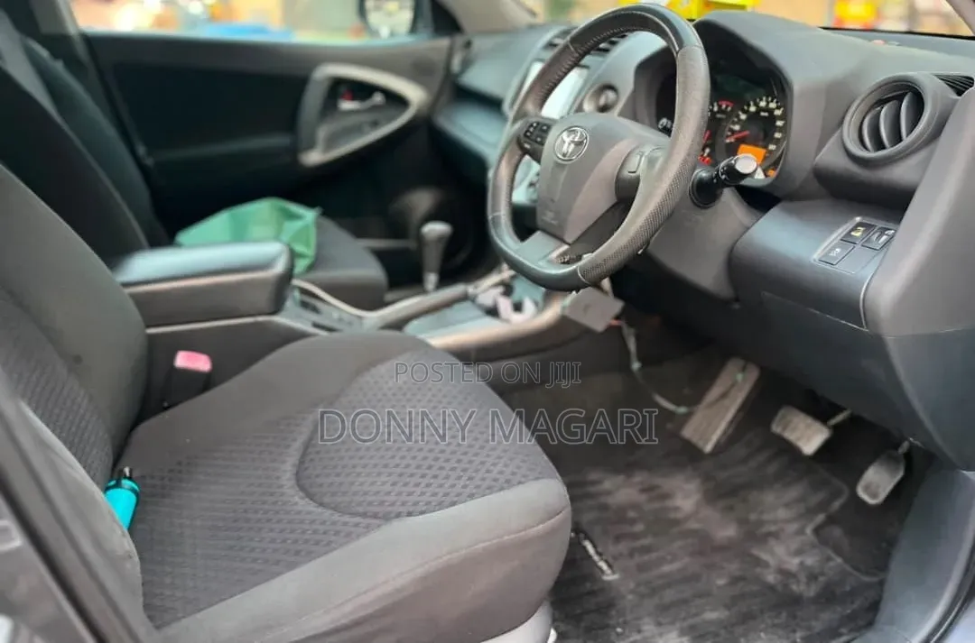 Toyota Vanguard 2010 Gray