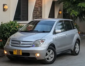 Toyota IST 2004 Silver