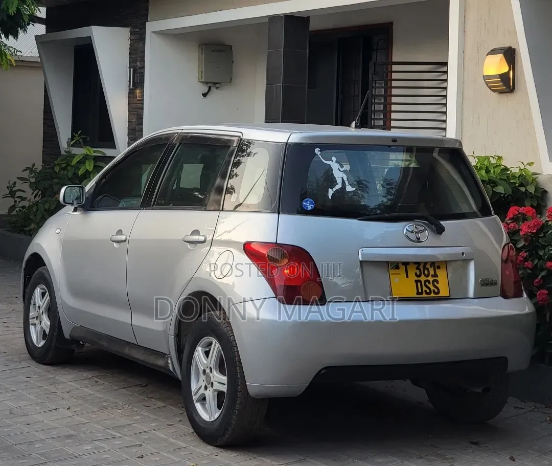 Toyota IST 2004 Silver