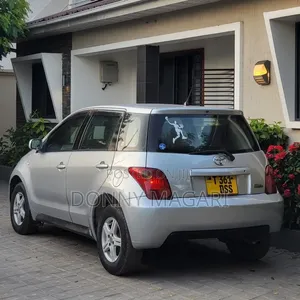 Toyota IST 2004 Silver