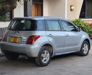 Toyota IST 2004 Silver