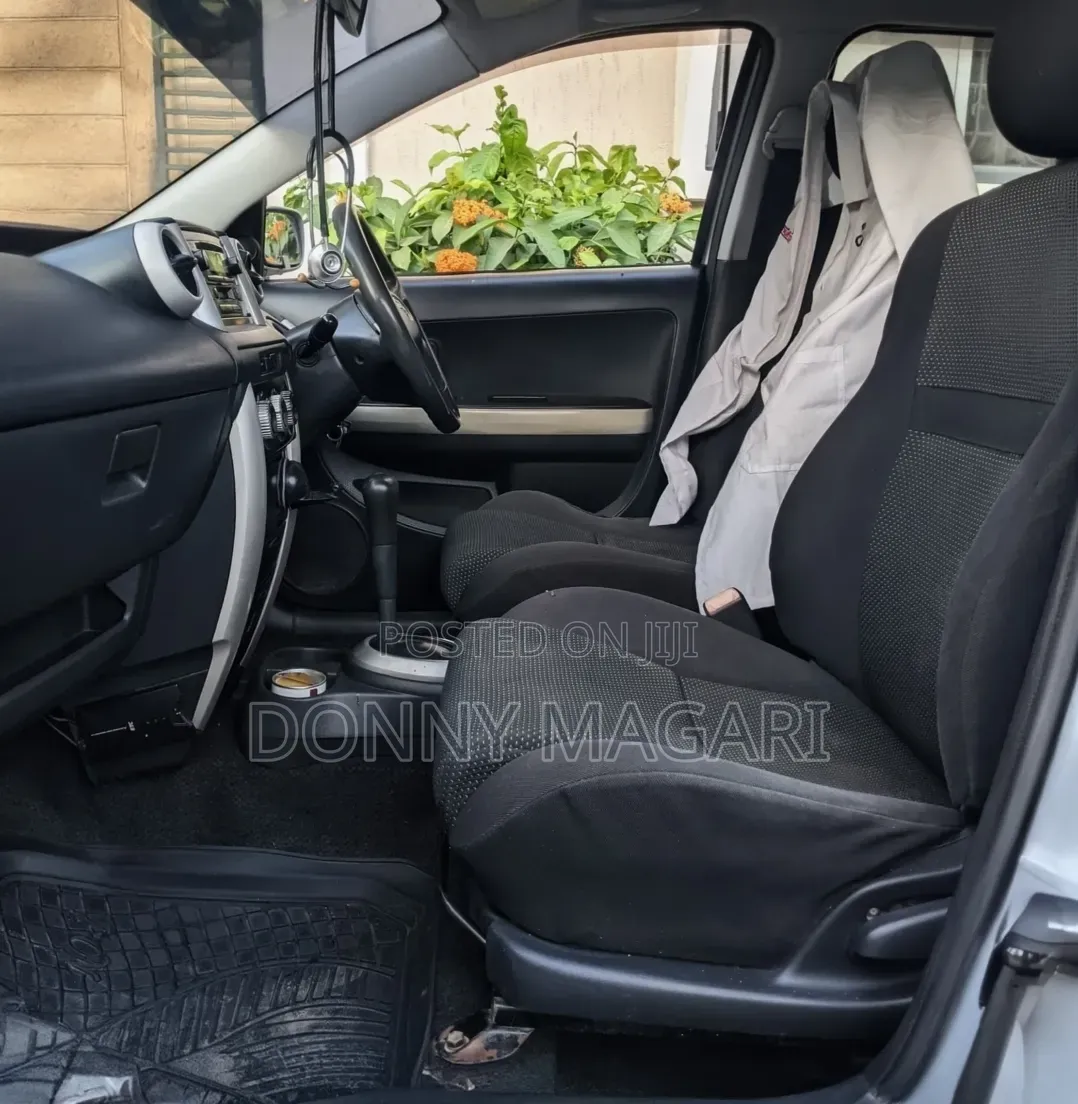 Toyota IST 2004 Silver