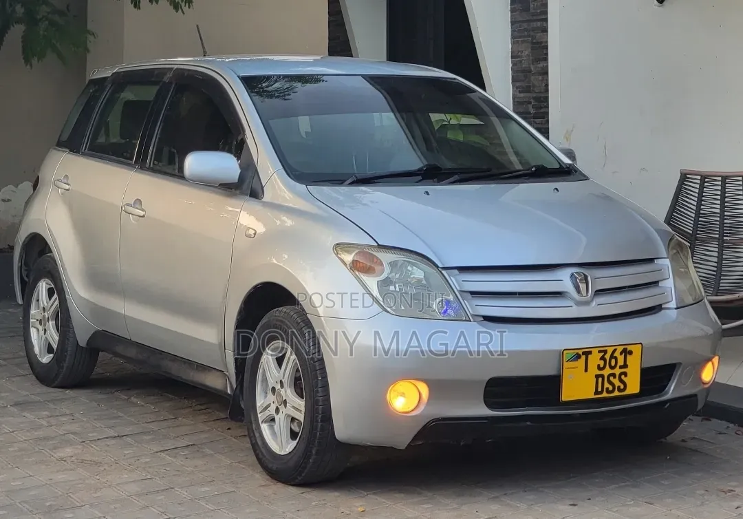 Toyota IST 2004 Silver