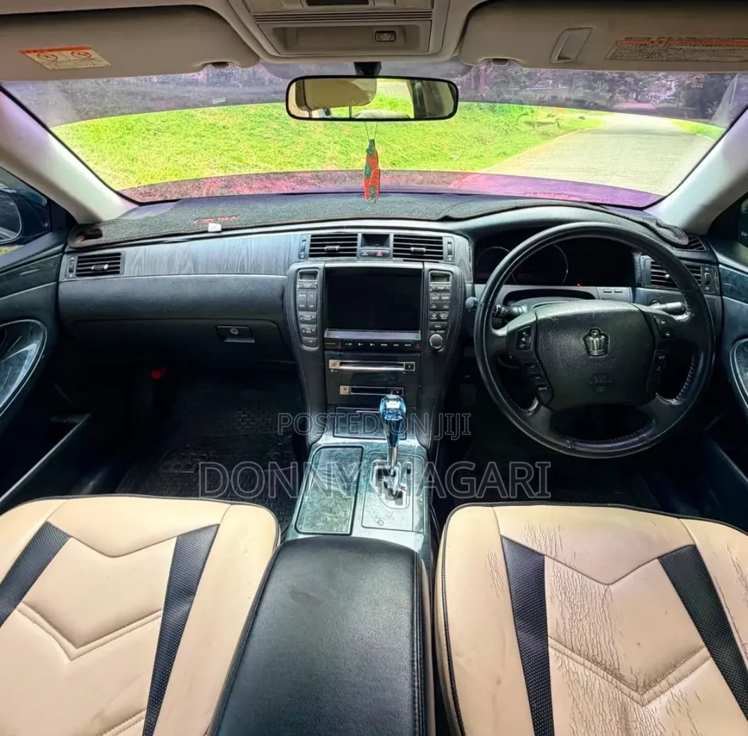 Toyota Crown 2006 Black