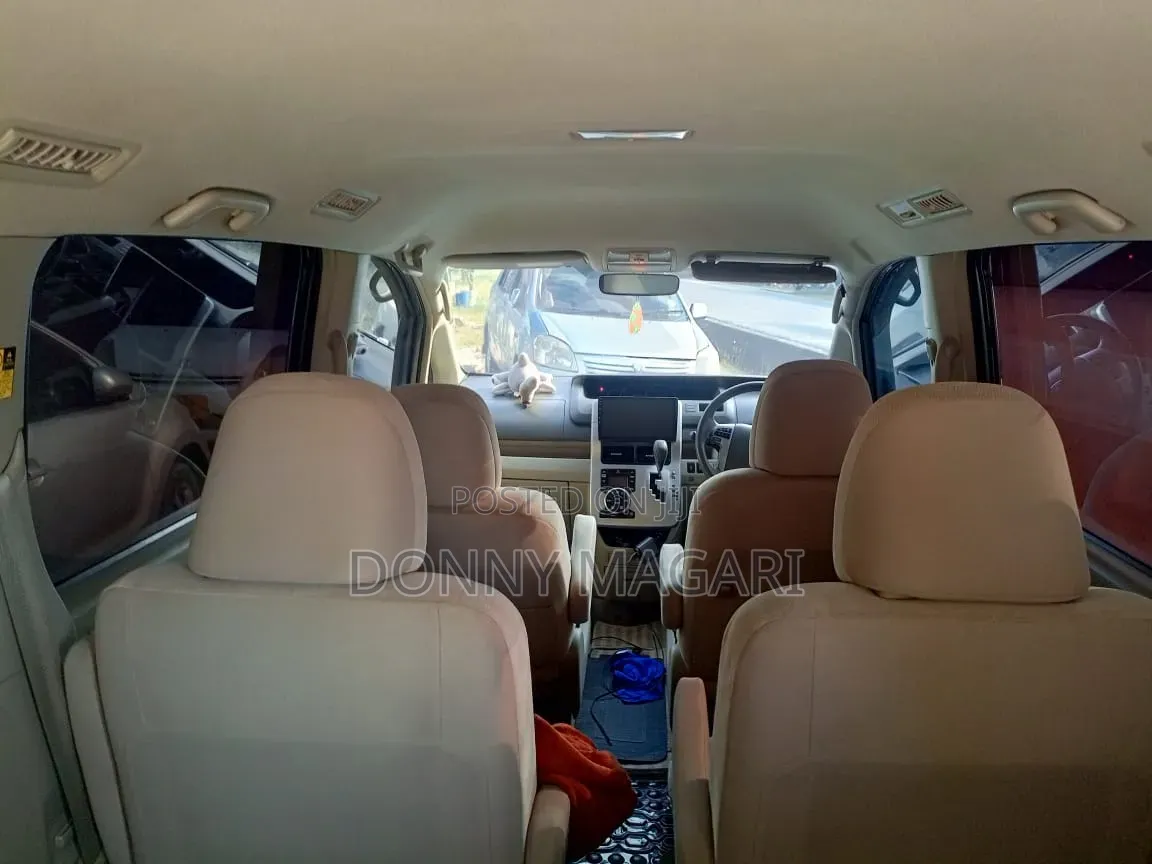 Toyota Noah 2008 Gray