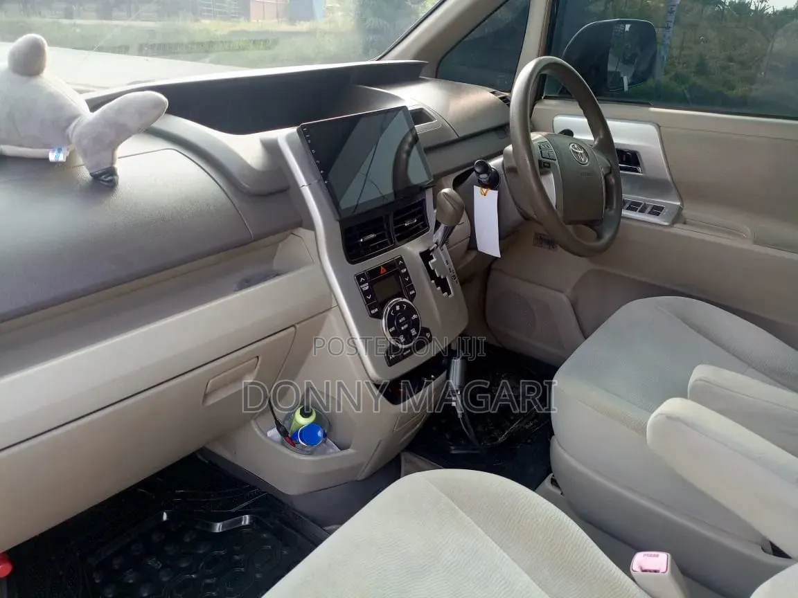 Toyota Noah 2008 Gray
