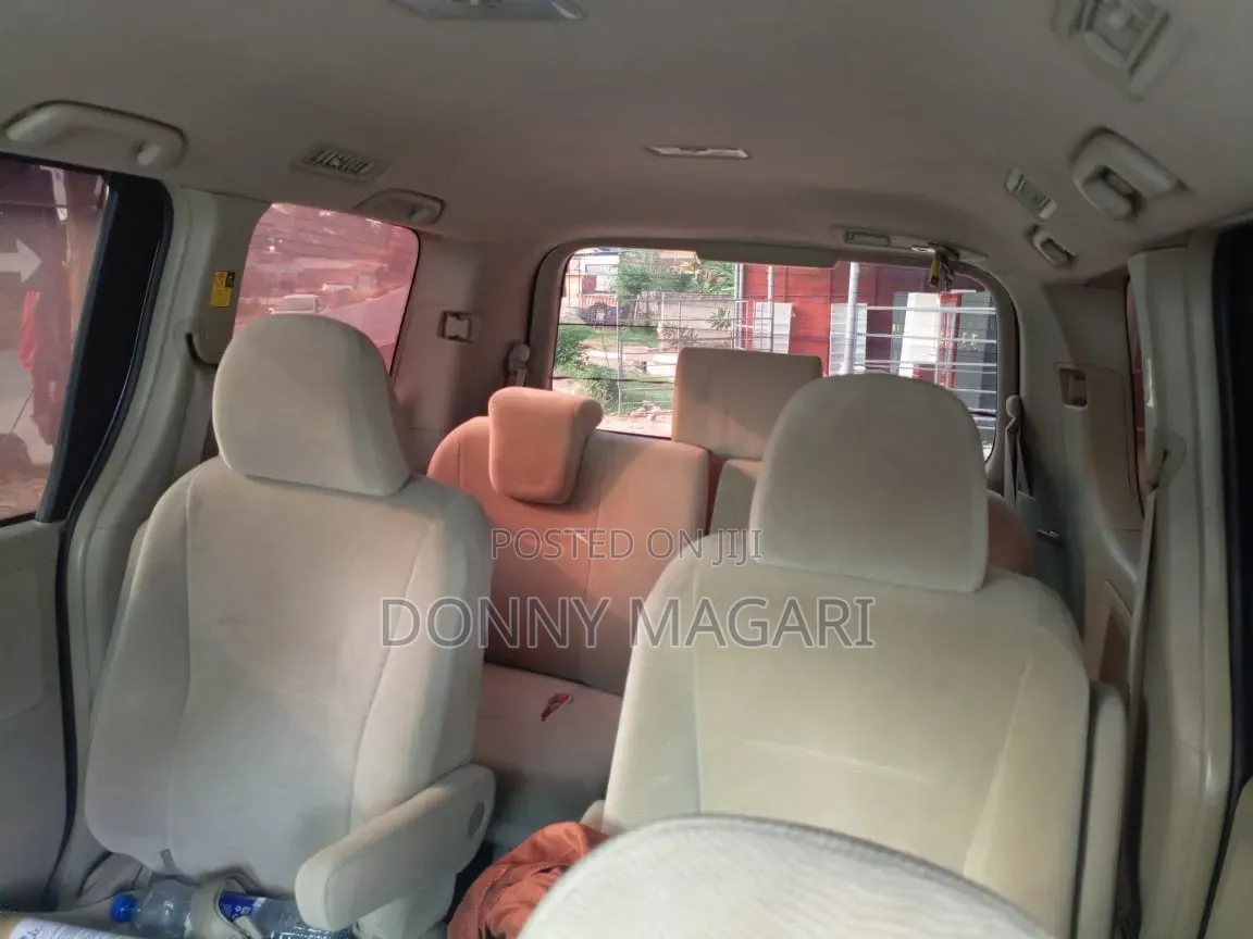 Toyota Noah 2008 Gray