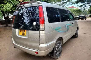 Toyota Noah 2001 Silver