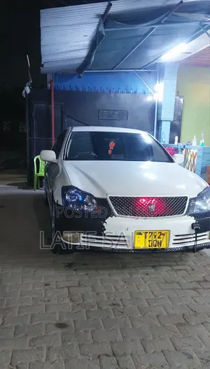 Toyota Crown Royale 2005 White