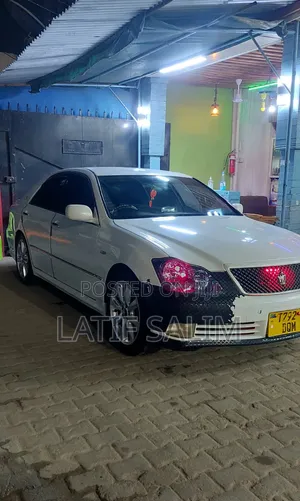 Toyota Crown Royale 2005 White