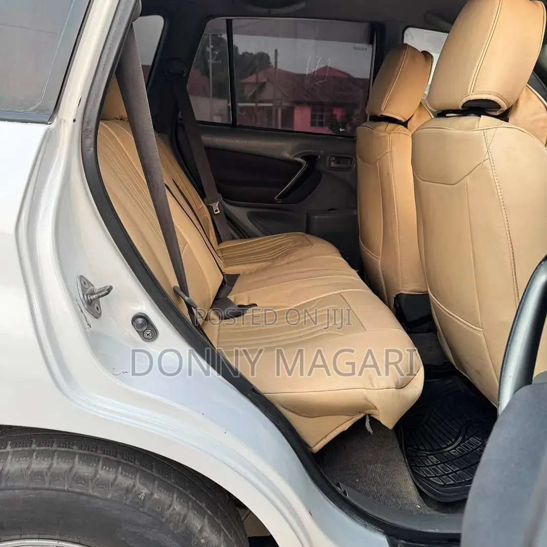 Toyota RAV4 2001 White