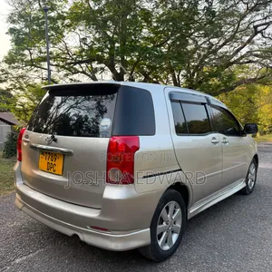 Toyota Raum 2004 Silver