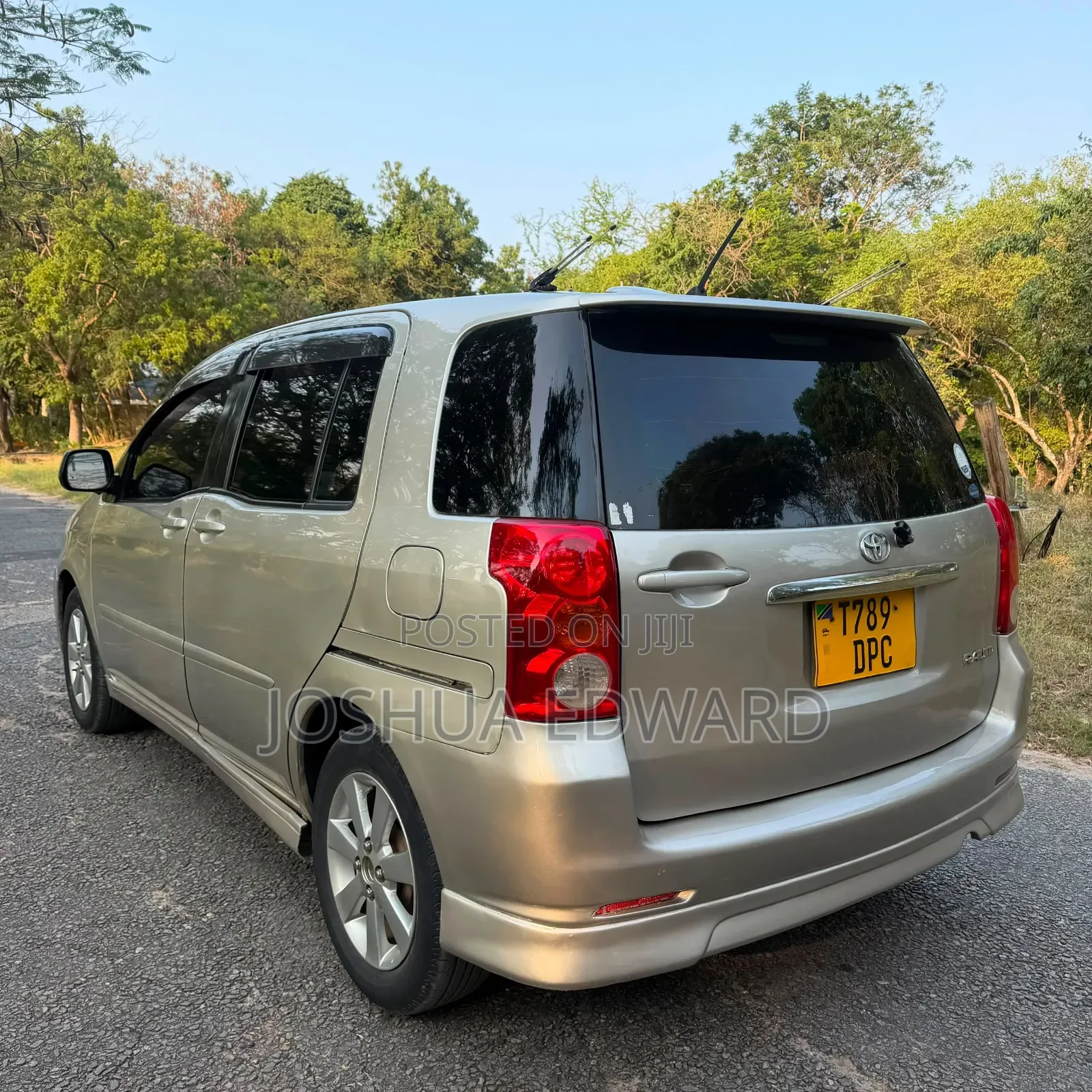 Toyota Raum 2004 Silver