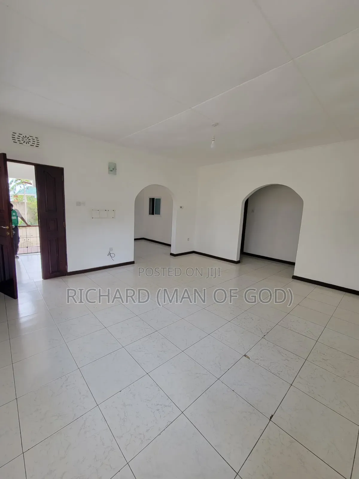 4bdrm House in Central Business Area for rent