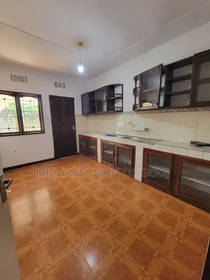 4bdrm House in Central Business Area for rent