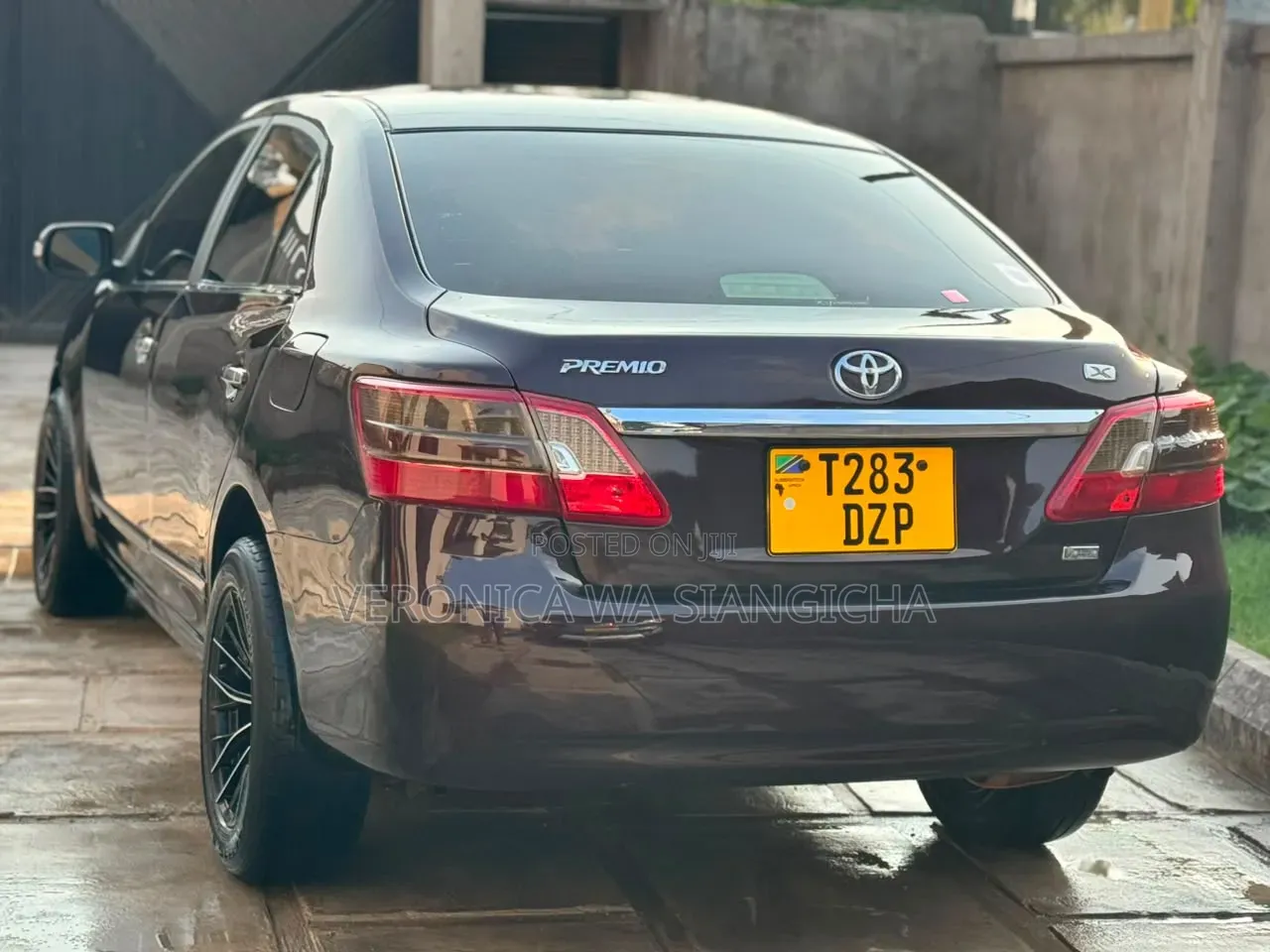 Toyota Premio 2010 Maroon