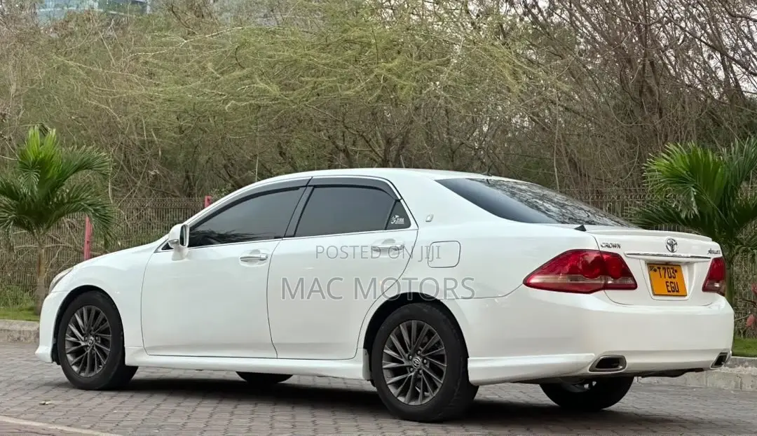 Toyota Crown 2009 White