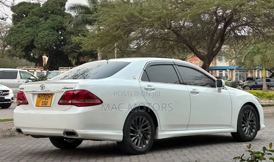 Toyota Crown 2009 White