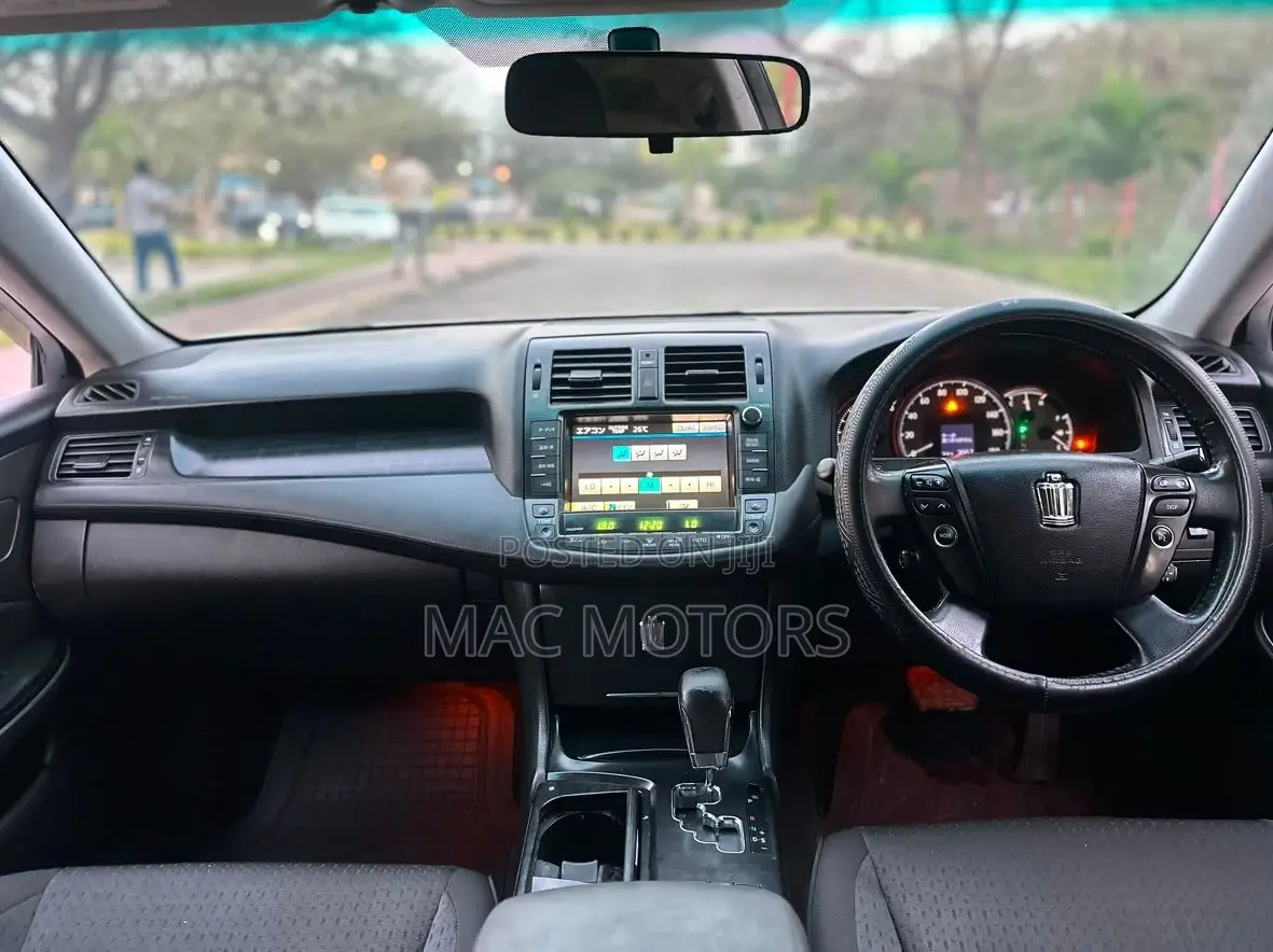Toyota Crown 2009 White