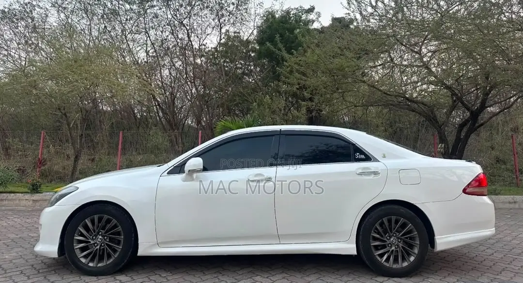 Toyota Crown 2009 White