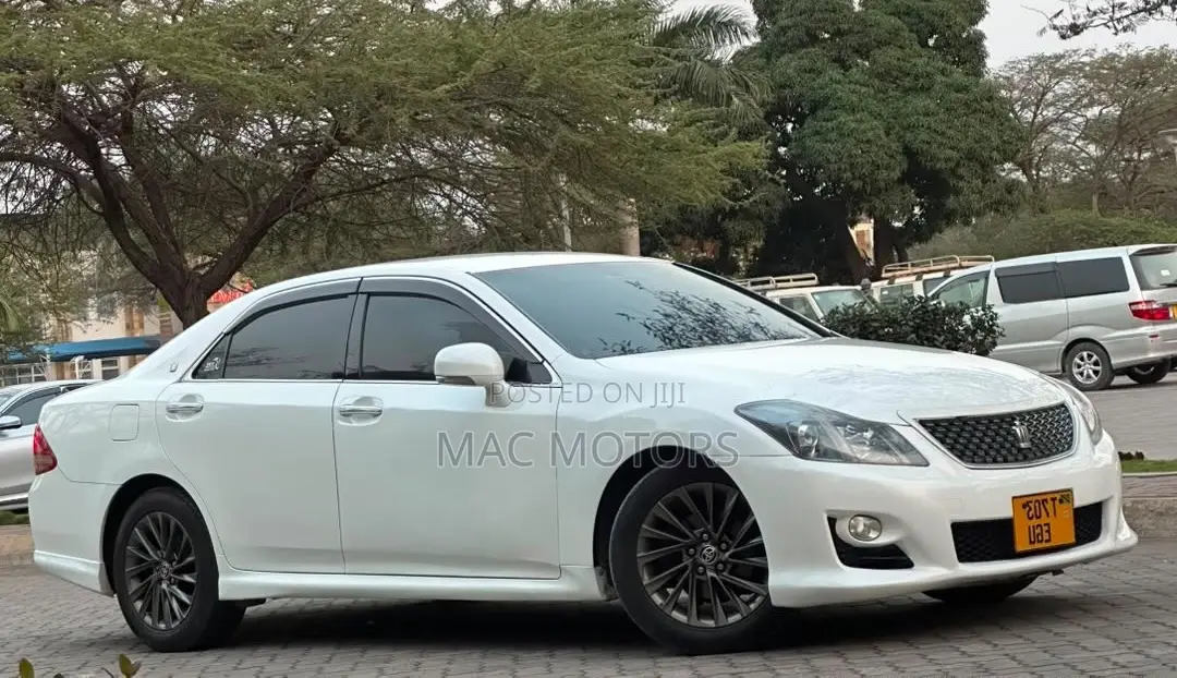 Toyota Crown 2009 White