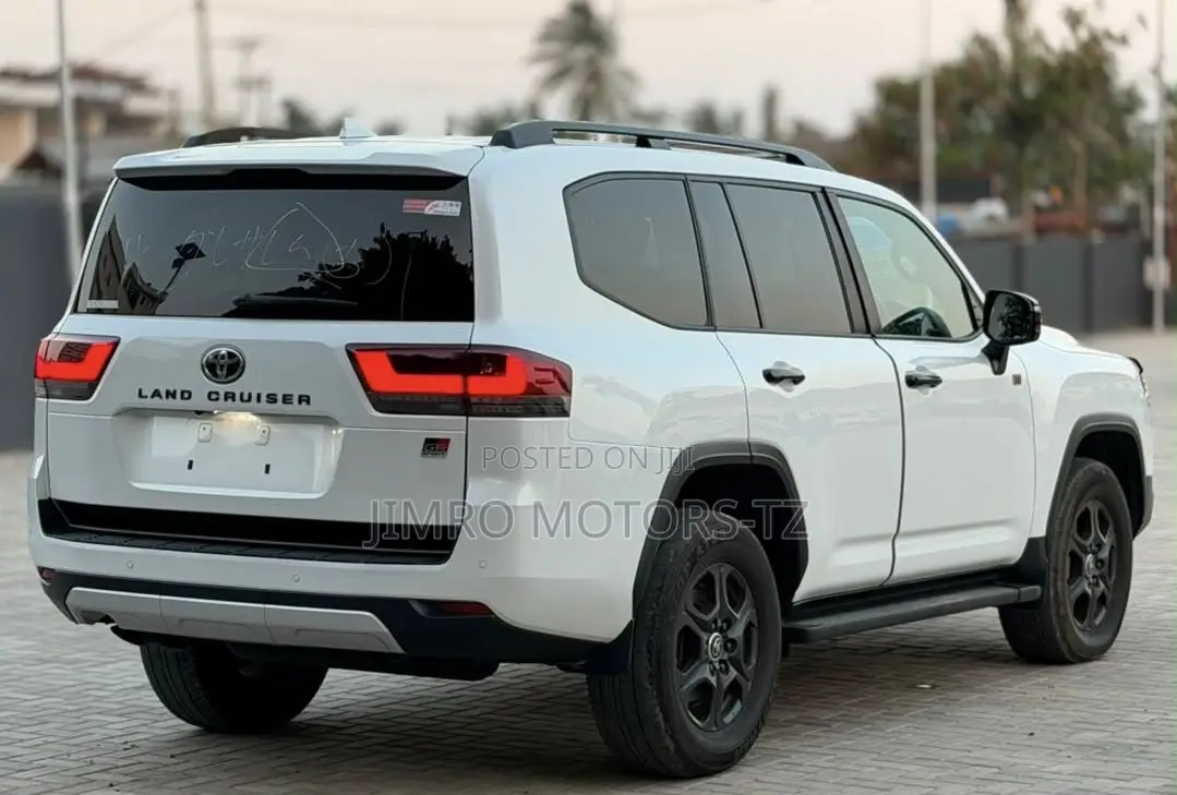 Toyota Land Cruiser 2024 White