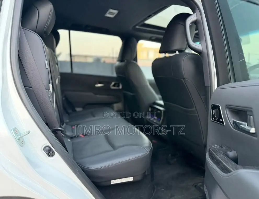 Toyota Land Cruiser 2024 White